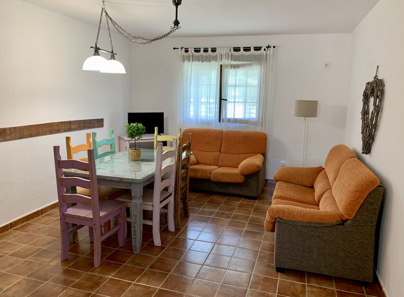 salon-mesa-y-sofas